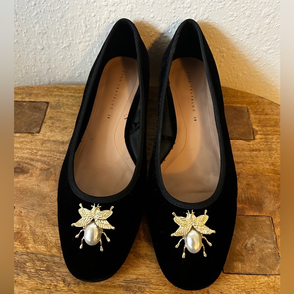 Zara Trafaluc Gold Bee with Pearl Black Velvet Ballerina Shoes Heels Sz 36/6